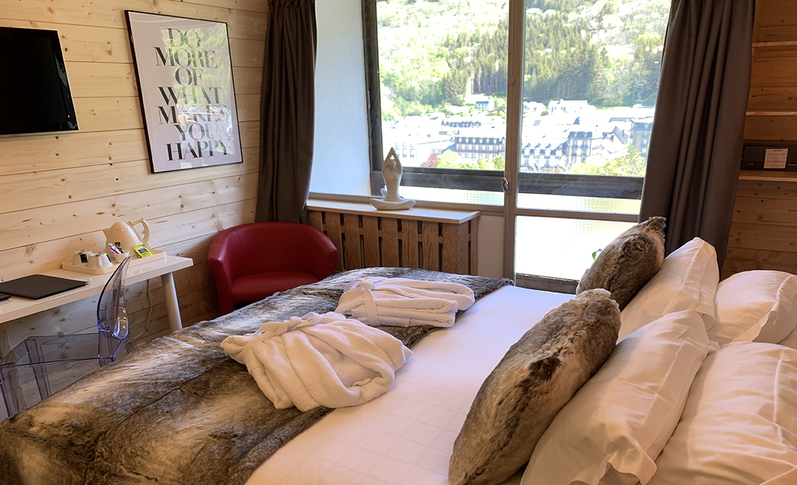 hotel-the-panorama-upper-room-2