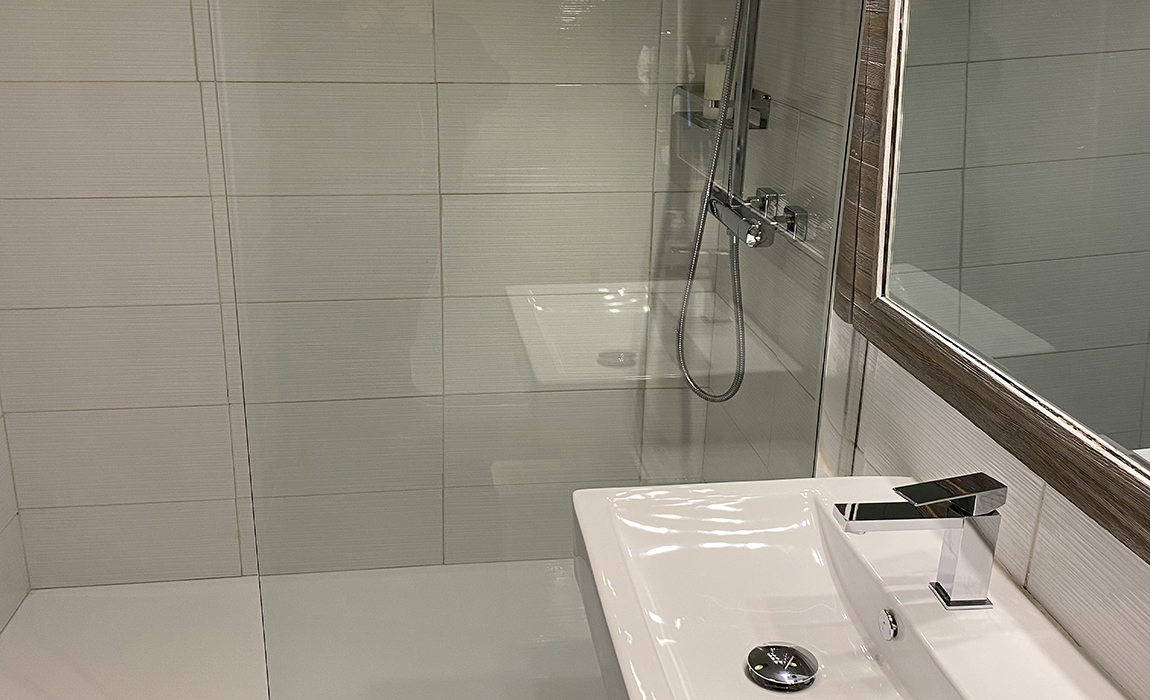 hotel-the-panorama-room-bathroom-2